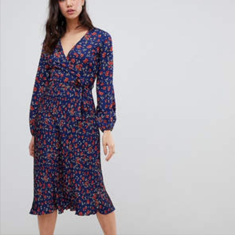 Influence Pleated Skirt Belted Dress In Floral Red And Navy Blue